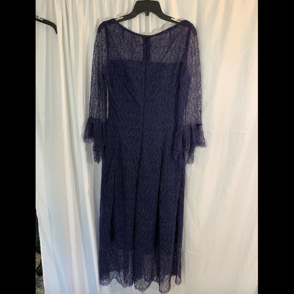 NEW Talbot Runhof Allium Lace Bell Sleeve dress - Picture 6 of 8